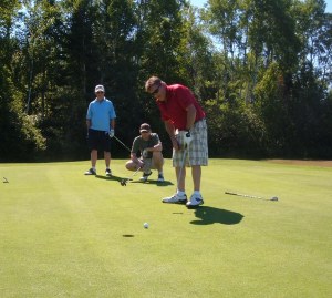 Scramble - Everyone lines up the putt!